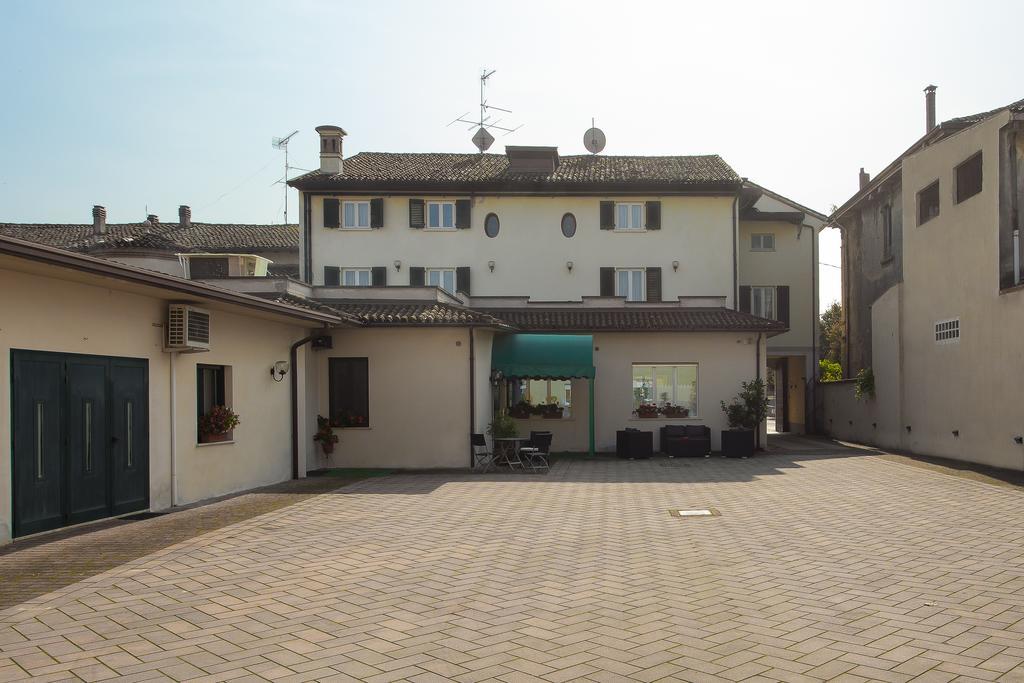 Hotel Gambara Exterior photo